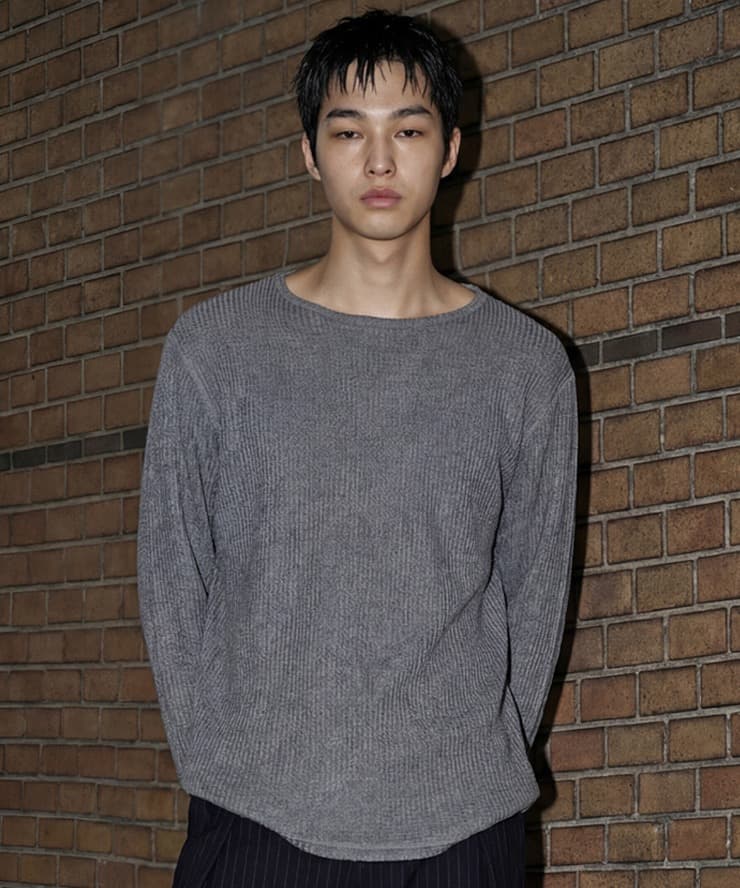 BOAT NECK FINGER HOLE LONG SLEEVE CHARCOAL WAFFLE)