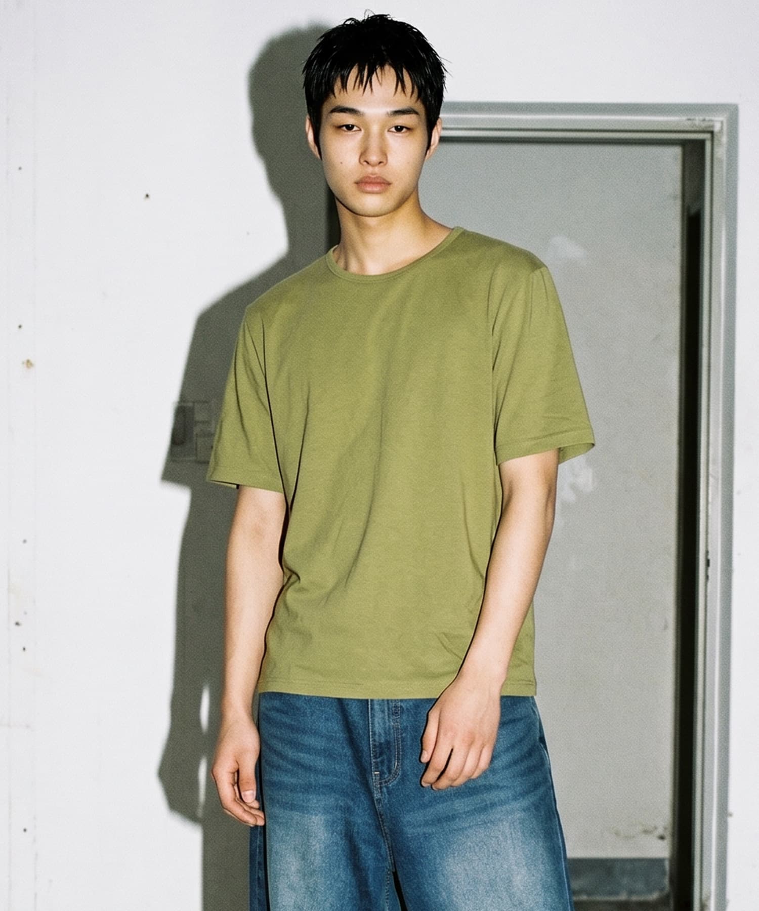SIGNATURE U-NECK HALF T-SHIRTS (OLIVE GREEN)